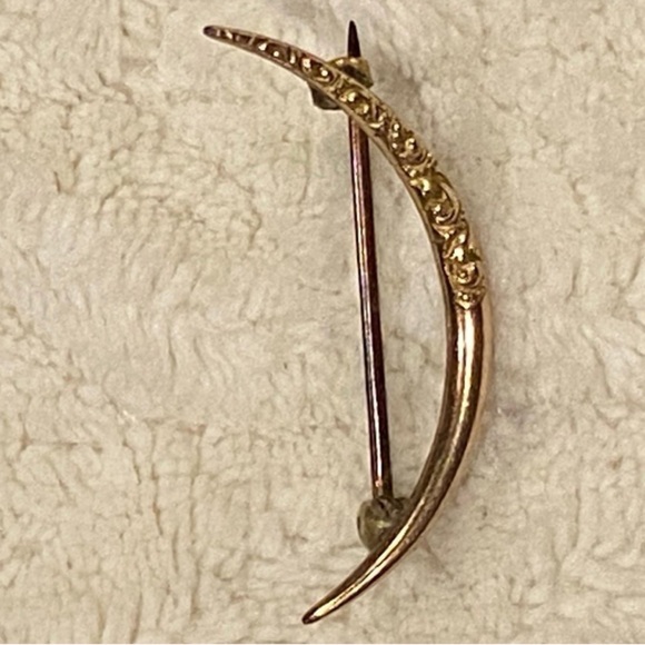 Victorian Gold Crescent Moon Brooch Pin. No markings - Picture 2 of 7